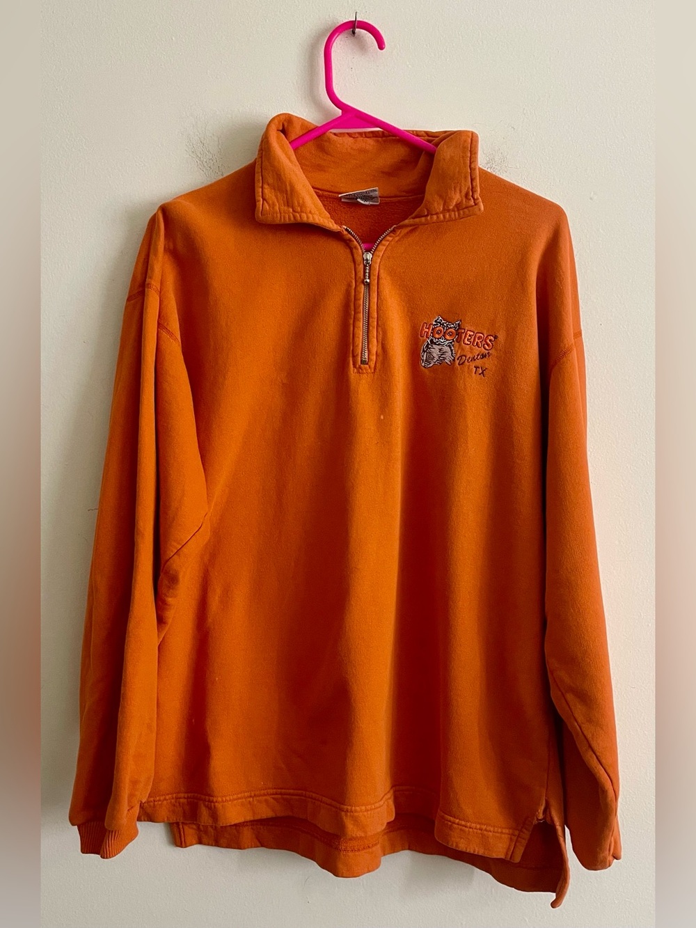 🦉 Hooters Orange Half-Zip Pullover Sweatshirt 🦉